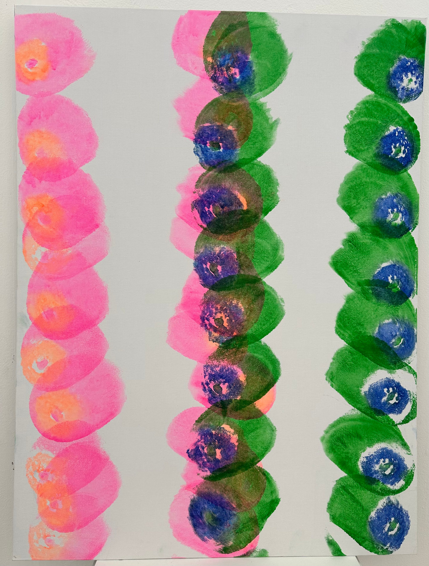 Three columns of areola in pink, blue and green