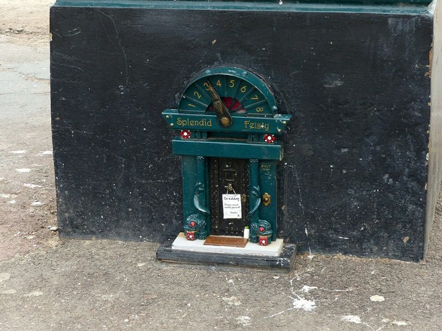 A photo of one of Cambridge's 'Dinky Doors'.
