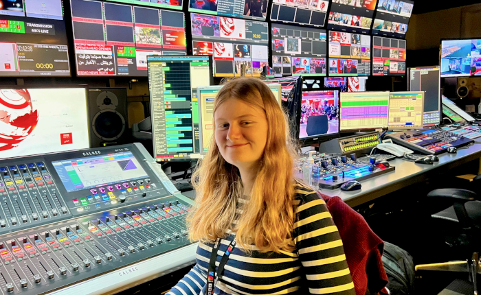Agata Kazmierczak in front of BBC News sound desk